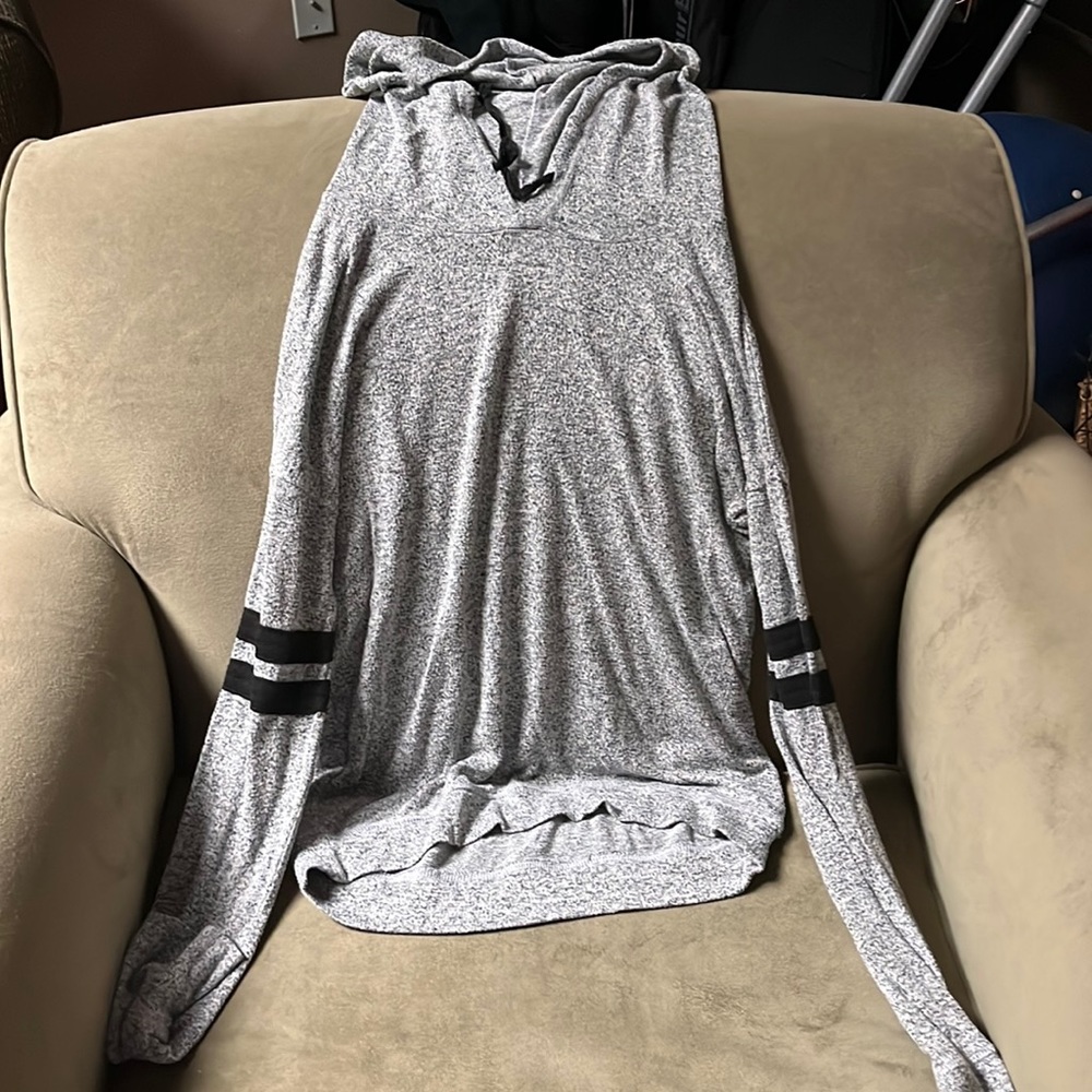 XS cozy hoodie shirt light for a windy day.